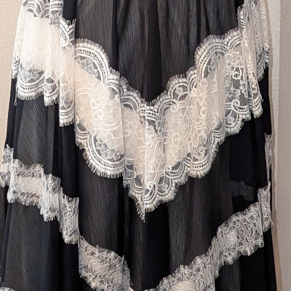 VENUS Black and White Maxi Dress with Lace Accents - Picture 3 of 5